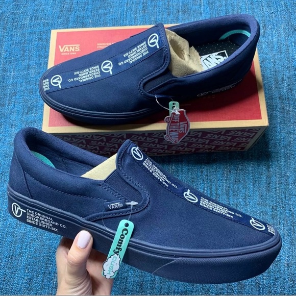 vans comfycush slip on distort